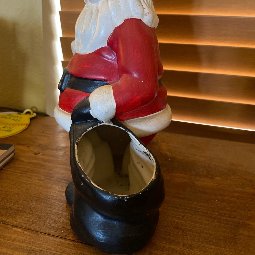 Small hand painted Santa will small sack for flower pot - Picture 3 of 4